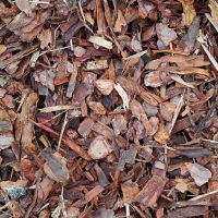 Pine Bark Mulch 30-75 CORSE Enhance your landscape with coarse pine bark mulch (30-75mm) in a 50L bag. Ideal for large beds and pathways, it retains moisture, suppresses weeds, and adds a natural, rustic look. Order now!